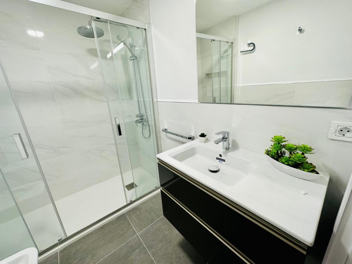 Playa Del Cura - Spacious Beachside Apartment Ngoại thất bức ảnh